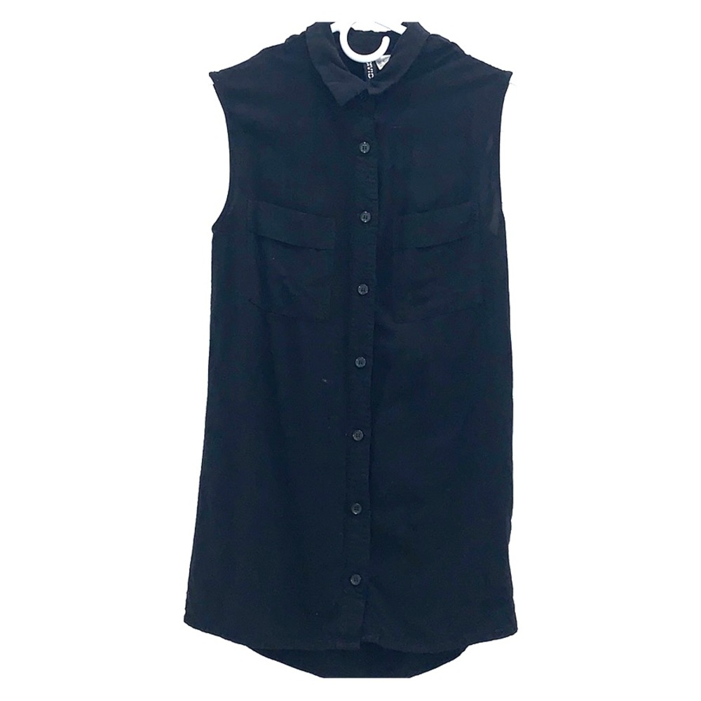 H&M sleeveless button up w/ open back.